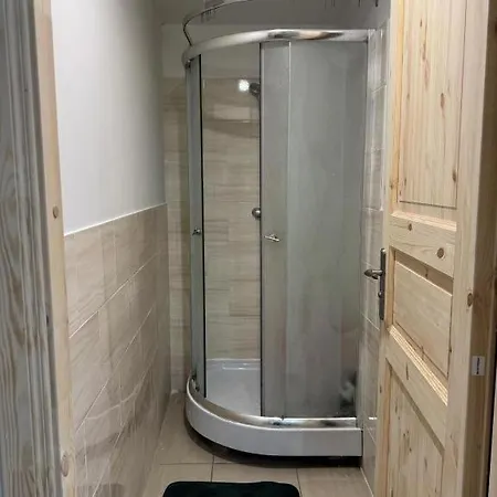 Affordable & Cozy In Centre - Shared Facilities Проживання в сім'ї *